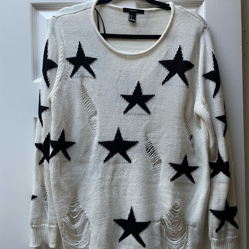 Forever 21 star distressed sweater M